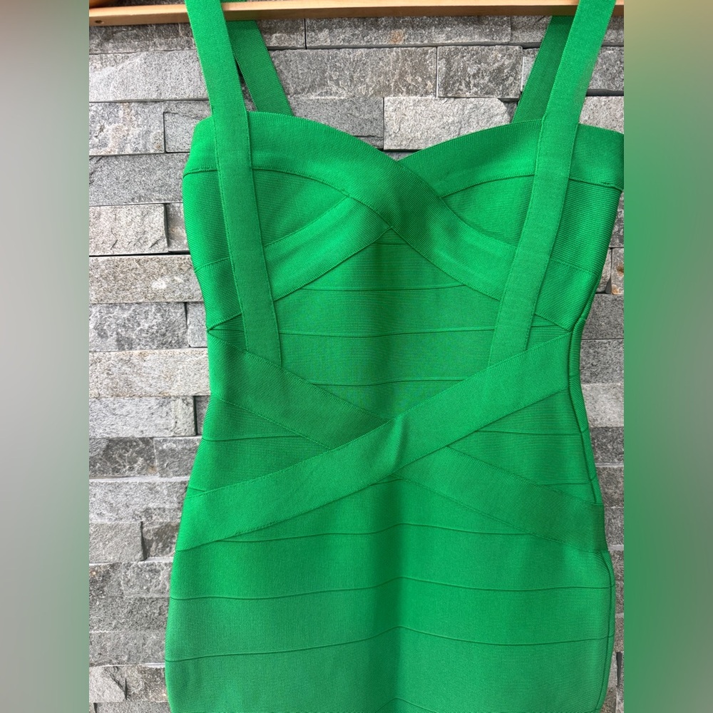Elegant Green Bodycon Dress - Picture 7 of 13